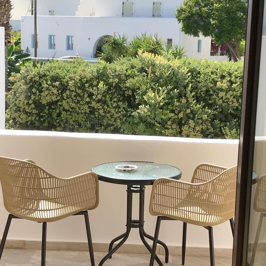 Vassiliki Rooms Парос Екстериор снимка