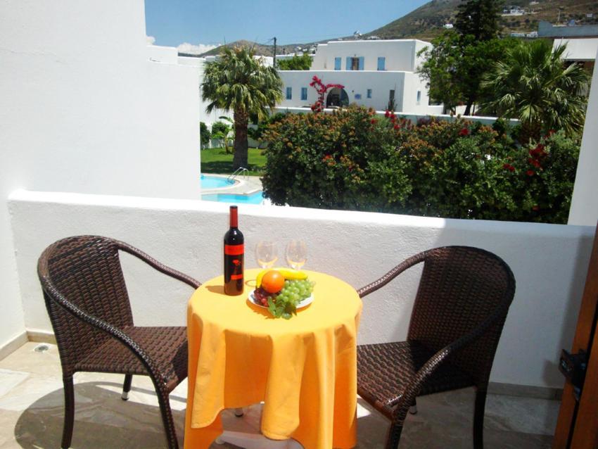 Vassiliki Rooms Парос Екстериор снимка
