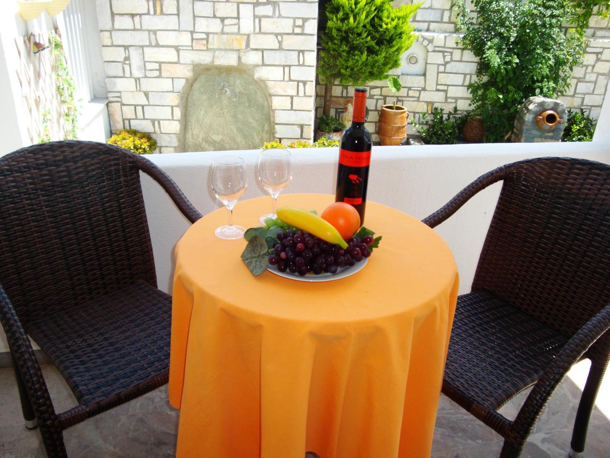 Vassiliki Rooms Парос Екстериор снимка