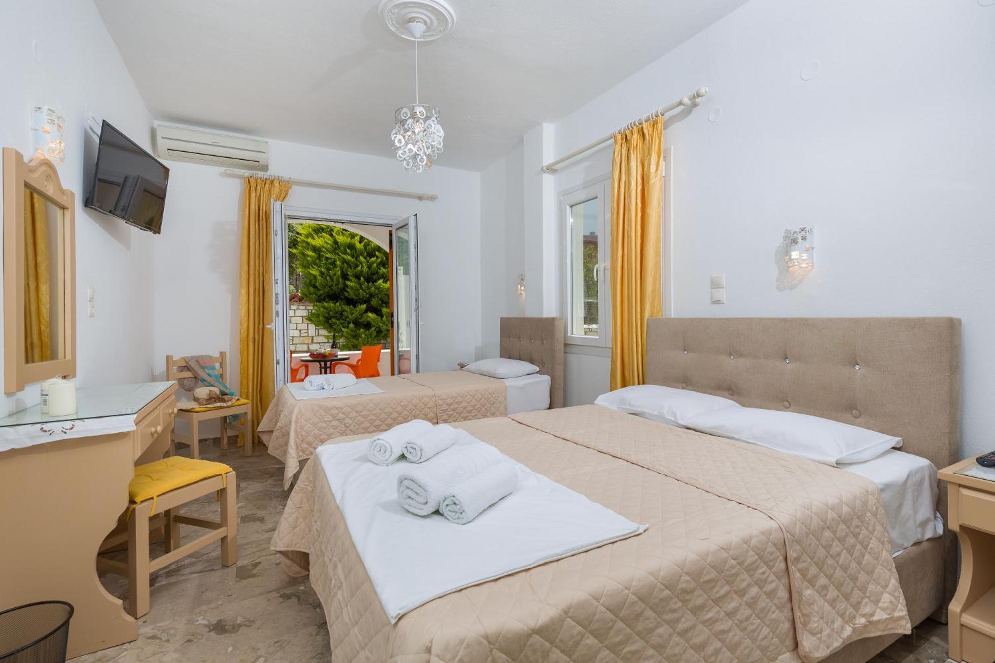 Vassiliki Rooms Парос Екстериор снимка