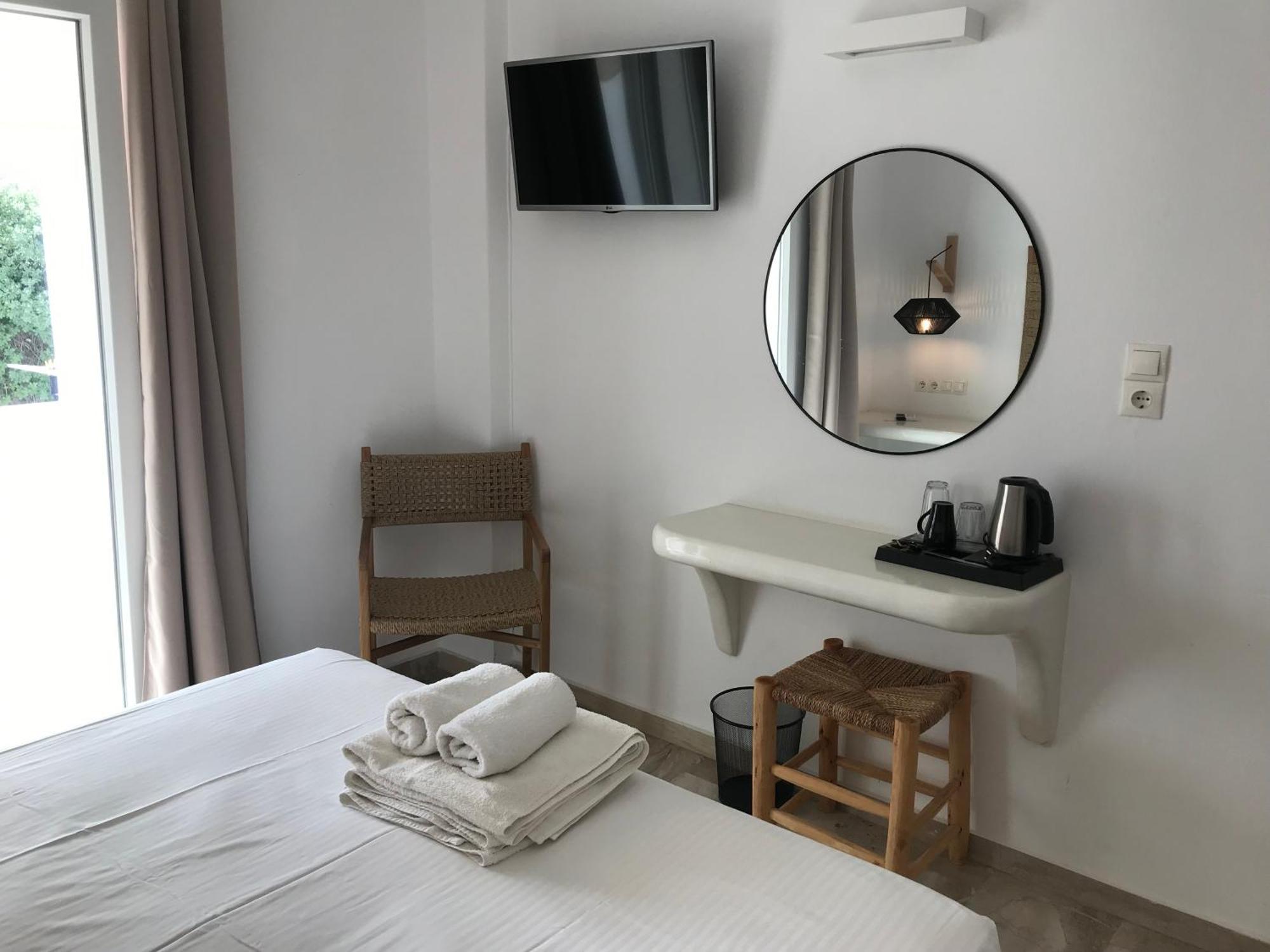 Vassiliki Rooms Парос Екстериор снимка