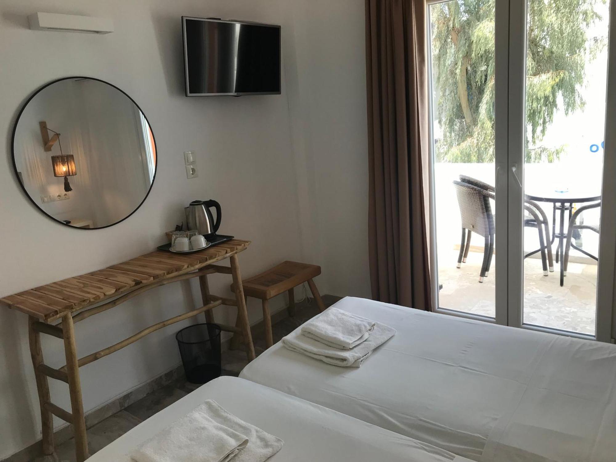 Vassiliki Rooms Парос Екстериор снимка