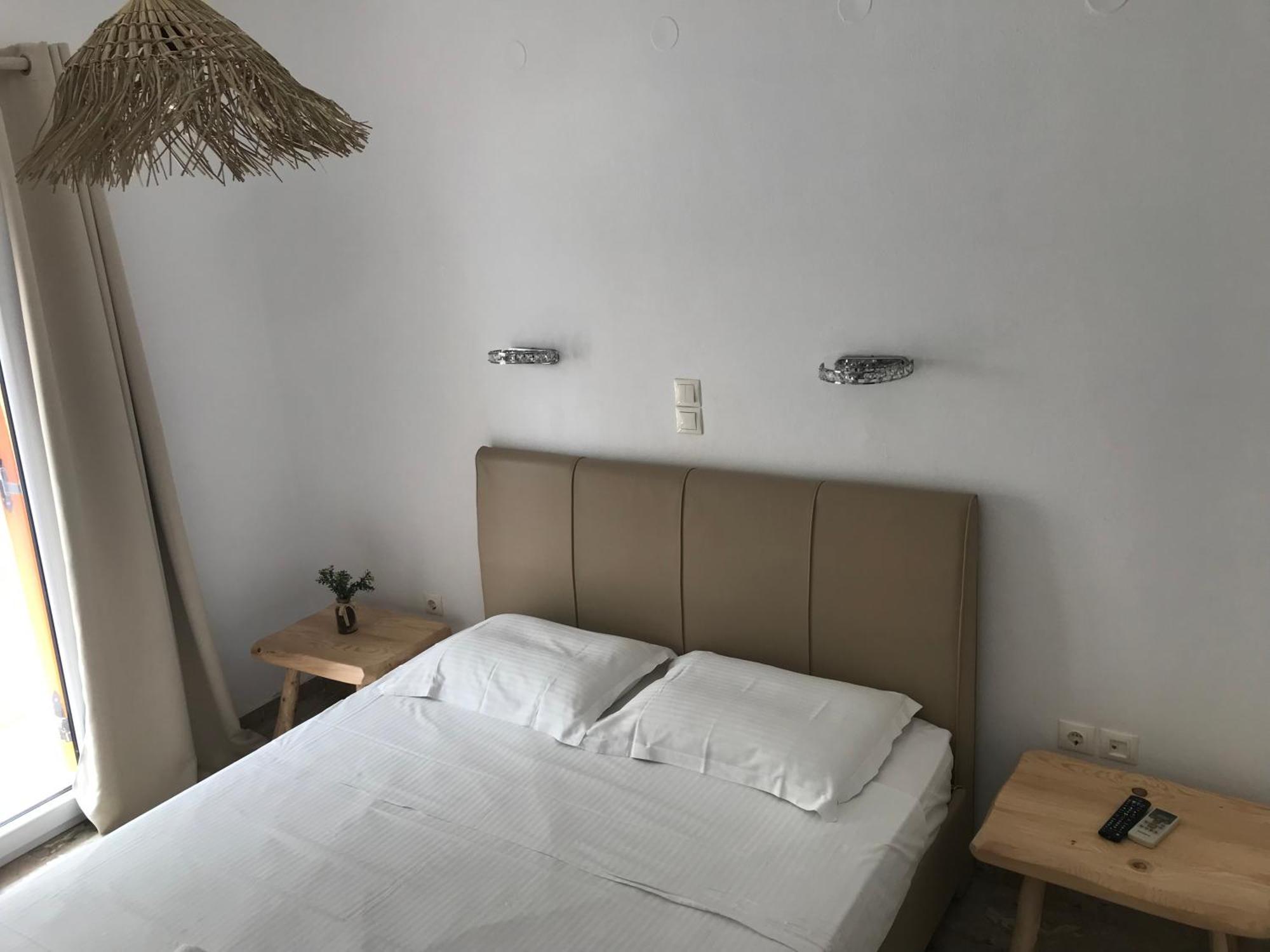 Vassiliki Rooms Парос Екстериор снимка