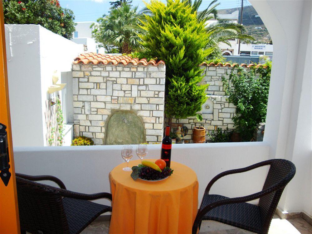 Vassiliki Rooms Парос Екстериор снимка