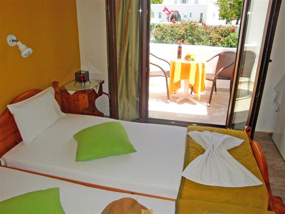 Vassiliki Rooms Парос Екстериор снимка